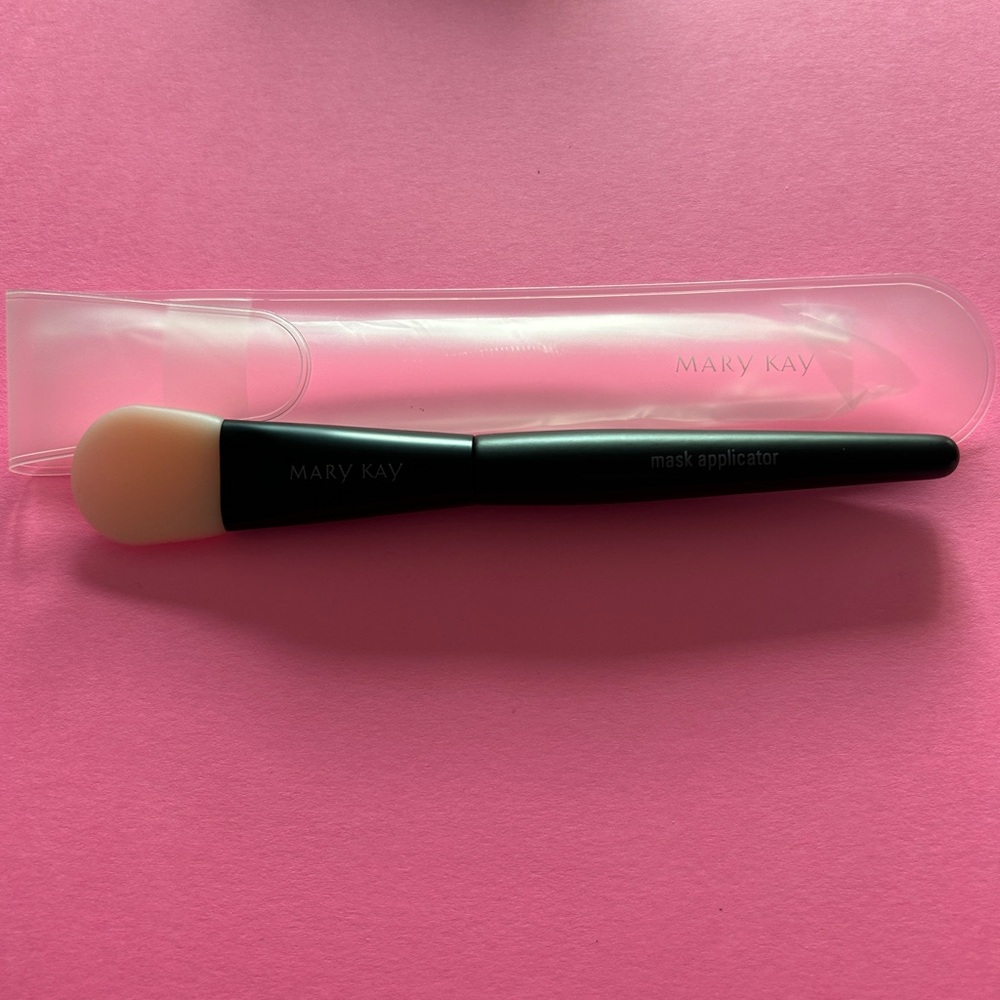 New Mary Kay Black-Handled Silicone Mask Applicator with Beige Head